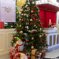 待合室に向かう道での飾り