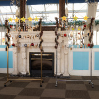 特別演出でオーナメントを一人一人にプレゼント