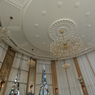 挙式会場のシャンデリア