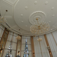 挙式会場のシャンデリア