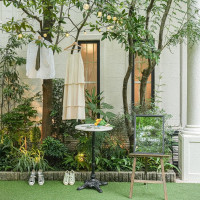 前撮りの衣装と写真も入り口に飾りました