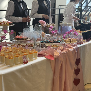 デザートビュッフェは可愛い色合いでしてもらいました。|784192さんのヒルサイドクラブ迎賓館(徳島)/テイクアンドギヴ・ニーズウェディングの写真(2604481)