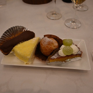 デザートビュッフェのケーキたち