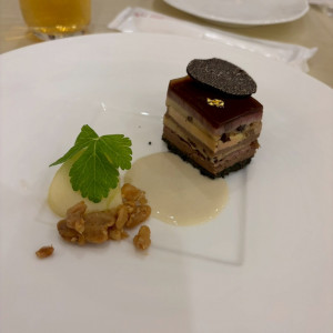 前菜
黒毛和牛肉とフォアグラのオペラ 季節の果実|784288さんのアーカンジェル迎賓館(宇都宮)/テイクアンドギヴ・ニーズウェディングの写真(2616006)
