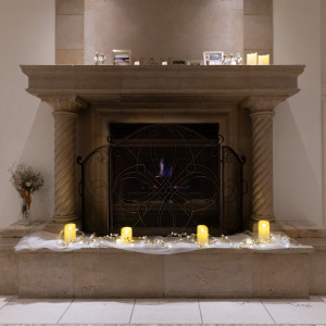 チャペル正面の暖炉。装飾可能です。|784311さんのロザンジュイア広尾迎賓館(LOSANGEIA)の写真(2606513)