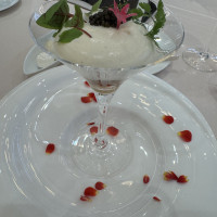 試食
オマール海老(産地直送)とキャビアのグラススタイル