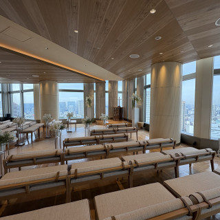 ゲスト側最後尾から見た挙式場です