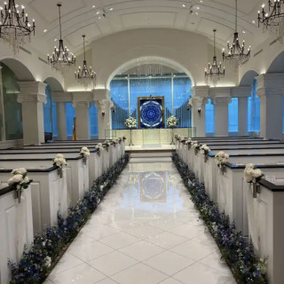 大理石の床がきれいな挙式会場