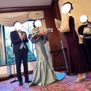 披露宴の途中からカーテンが開き明るい印象に