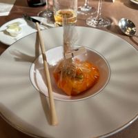 コースメニュー。食べ方に迷ったが美味しかった。