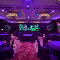 照明の明るさや高砂の後ろのデザインを変えることで印象も変わる