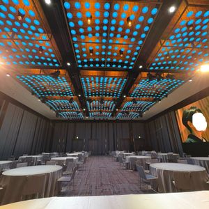 LEDライトの照明で雰囲気を変えられる。水色バージョン。|784475さんのグランド ハイアット 東京の写真(2658533)