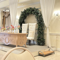 もう一つの白基調の披露宴会場です