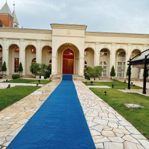 入り口の門をくぐった後|784494さんのアーセンティア迎賓館(柏)/テイクアンドギヴ・ニーズウェディングの写真(2605361)