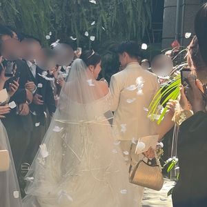 披露宴会場の外のガーデンでフェザーシャワー|784605さんのAngepatio(アンジェパティオ)の写真(2656326)