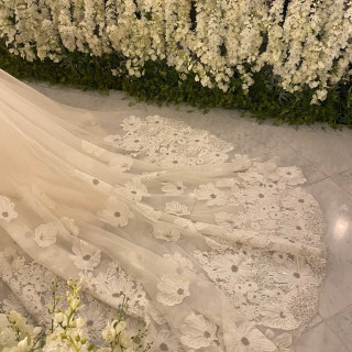 トレーンが映えるチャペル