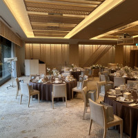 モダンな雰囲気の会場