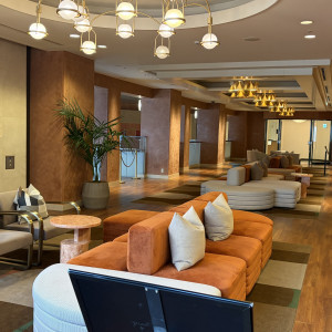 ほぼ貸切状態の控えソファ。|784709さんのザ マークグランドホテル（THE MARK GRAND HOTEL）の写真(2606154)