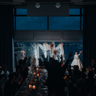 入場は花火で一気に盛り上げ！ベランダからサプライズ入場。