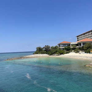 ホテルへ向かう橋からのロケーション|784731さんの瀬良垣島教会/アールイズ・ウエディングの写真(2606261)