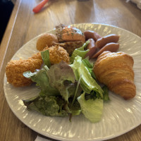 お子様料理。小5女子は少ない、年中女子は多い様子でした。