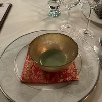 フレンチでは珍しく、抹茶を最初に出してくれました。