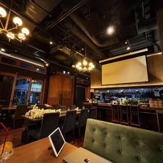 内部から出入り口を見た時の風景です。