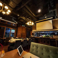 内部から出入り口を見た時の風景です。