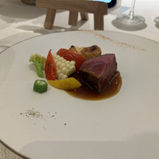 肉料理のステーキ、とても柔らかく噛み切るのが楽でした