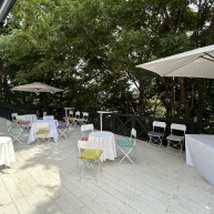 披露宴会場の庭、パーティ感がありました