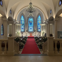 厳かだけど明るく広い挙式会場