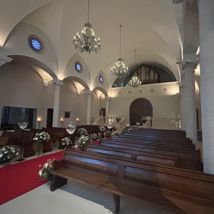 新郎新婦からみた挙式会場|784759さんのローズガーデンクライスト教会の写真(2606416)