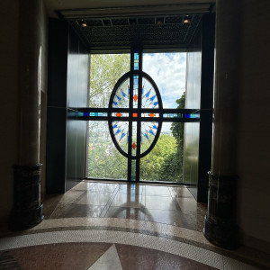 挙式会場出てすぐの景色|784759さんの藻岩シャローム教会の写真(2606399)