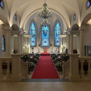 厳かだけど明るく広い挙式会場|784759さんのローズガーデンクライスト教会の写真(2606421)