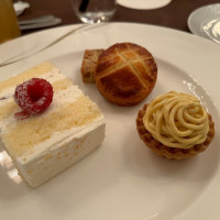 ウェディングケーキと季節のデザート