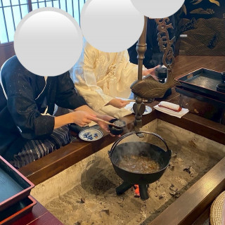 囲炉裏があり蕎麦米汁を提供しました。