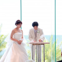 挙式での結婚証明書記載シーン