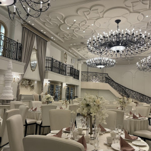 白を基調とした階段ありの披露宴会場|784846さんのカサ・デ・アンジェラの写真(2613487)