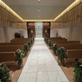 チャペル後方から撮影した全体的な写真。