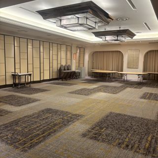 大人数用の会場。シック、クールな雰囲気でした。