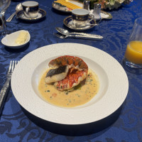 メインの魚バージョン
オマール海老にリーガ伝統のソースがけ