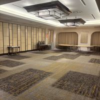 大人数用の会場。シック、クールな雰囲気でした。