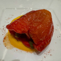 パプリカの中にステーキ