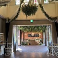 挙式後にバブルシャワーやフラワーシャワーが出来るところです！