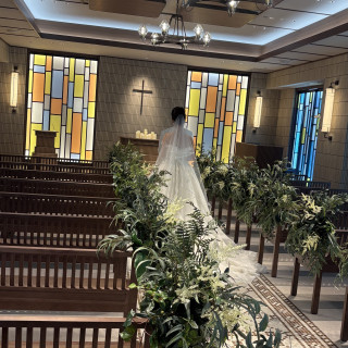 ステンドグラスとタイルが美しいチャペルでした。