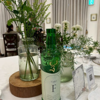 テーブルナンバーとテーブル装花