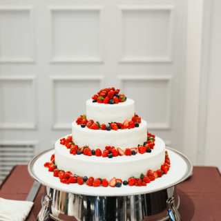 追加費用なしのウエディングケーキです。