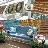 アフリカ布に合う装花をコーディネートしてもらいました。