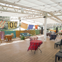 乾杯やケーキカットをこの会場で行いました。