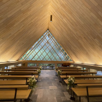 木の温かみを感じる挙式会場